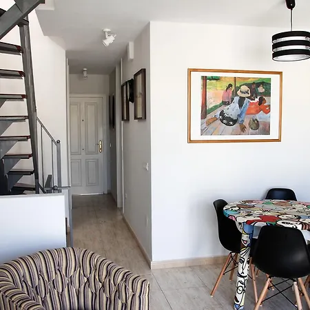 Ocean View Retro-chic Apartment *