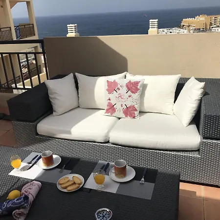 Ocean View Retro-chic Apartment